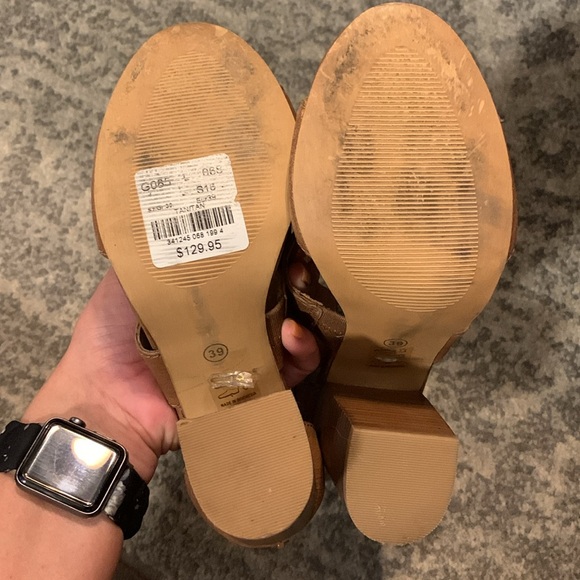 Le Chateau chunky heel sandals - Picture 5 of 5